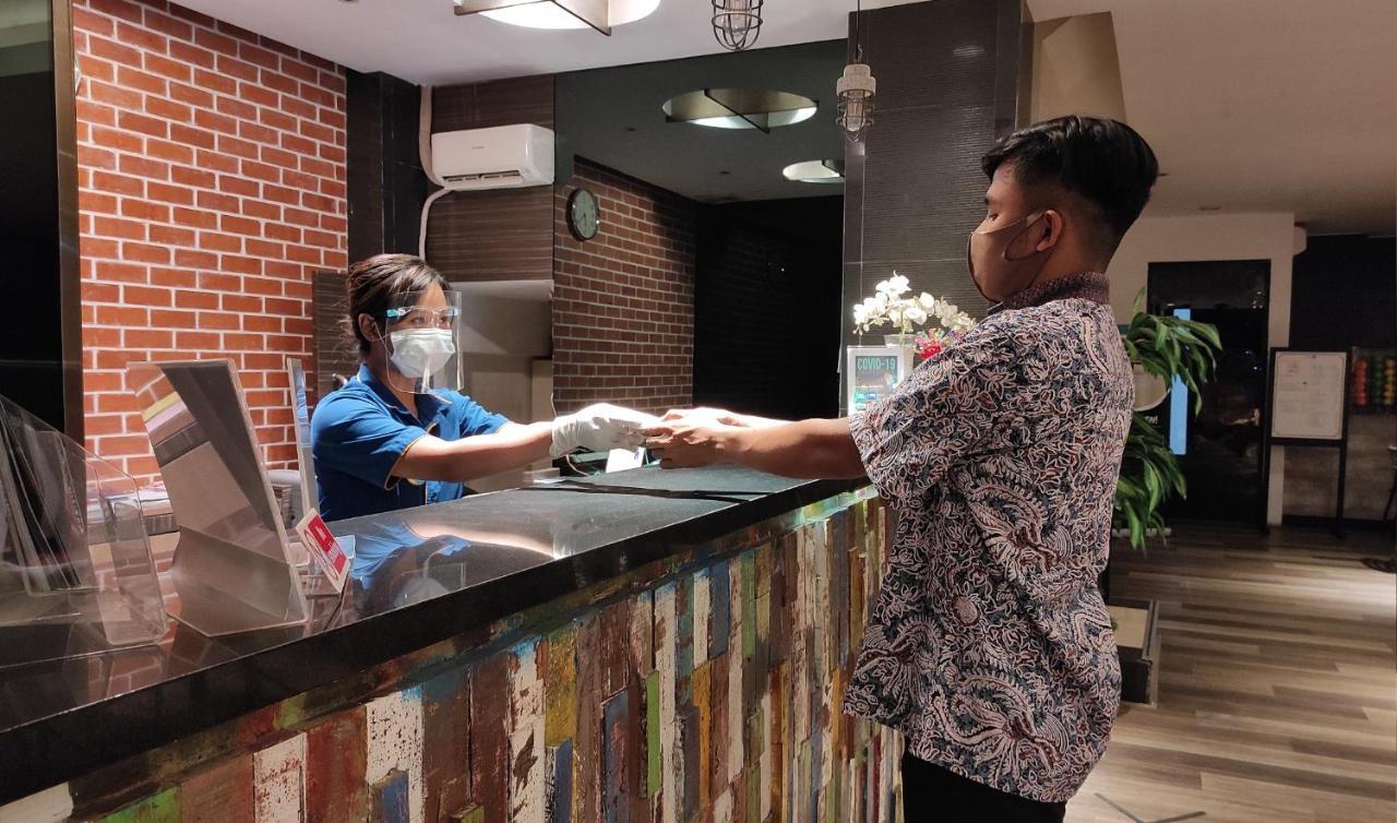 Hotel 88 Mangga Besar Raya 120 Jakarta By Wh Exterior photo
