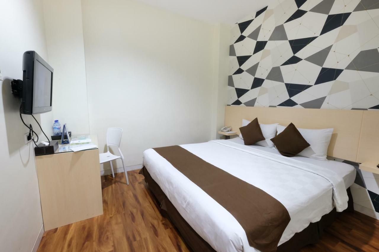 Hotel 88 Mangga Besar Raya 120 Jakarta By Wh Exterior photo